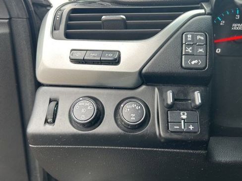 Used 2017 Chevrolet Suburban Premier image 19