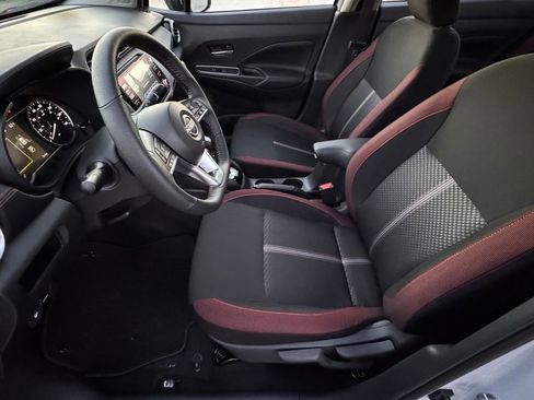 New 2025 Nissan Versa SR w/ Trunk Package image 9