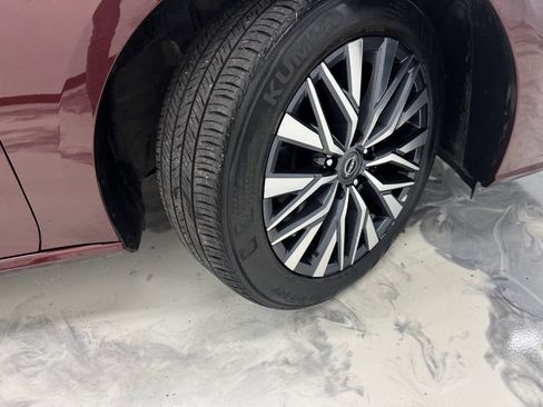 Used 2025 Nissan Altima 2.5 SV FWD image 10