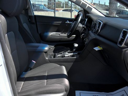 Used 2019 Kia Sportage LX AWD/4WD image 38
