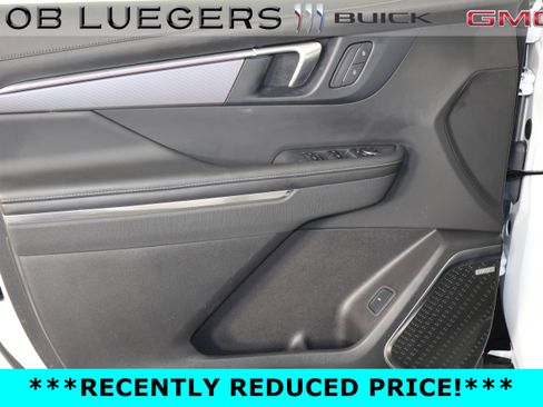 Certified 2025 Buick Enclave Sport Touring AWD/4WD image 8