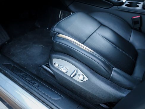 Certified 2025 Porsche Macan image 13