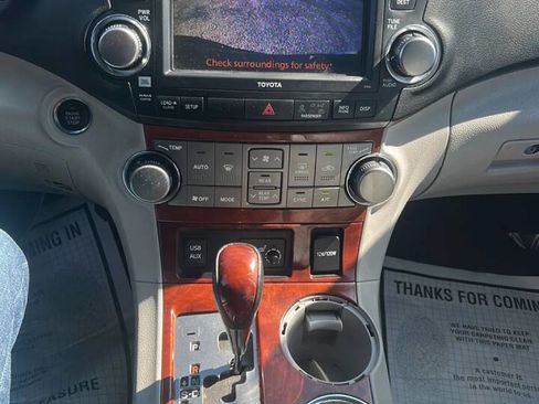 Used 2012 Toyota Highlander Limited w/ Tow Pkg AWD/4WD image 15