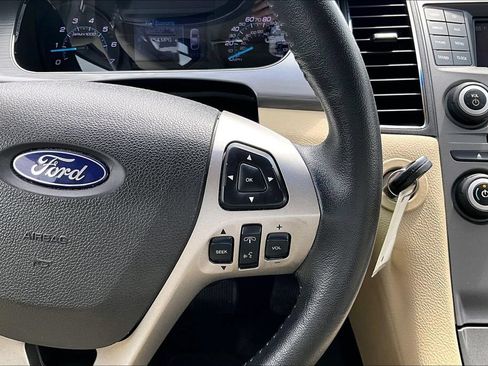 Used 2015 Ford Taurus SEL FWD image 19