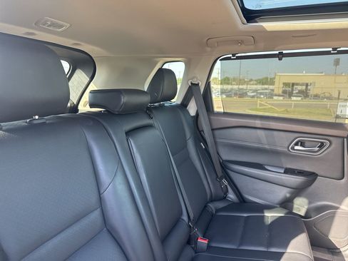 Used 2021 Nissan Rogue SV w/ Premium Package image 31