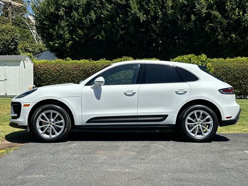 Certified 2025 Porsche Macan AWD/4WD image 2