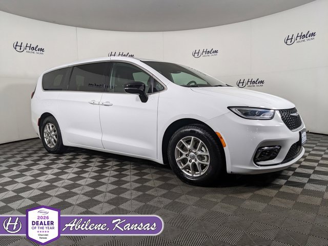 Used 2025 Chrysler Pacifica Select FWD image 1