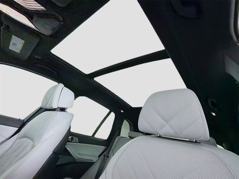 Used 2026 BMW X5 xDrive40i w/ M Sport Package image 15