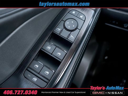 Used 2025 Nissan Rogue SV image 25