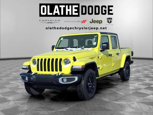 Used 2023 Jeep Gladiator Sport image 1