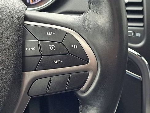 Used 2018 Jeep Grand Cherokee Limited image 12