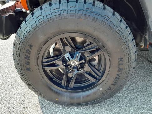 Used 2018 Jeep Wrangler Unlimited Sahara w/ Cold Weather Group AWD/4WD image 9