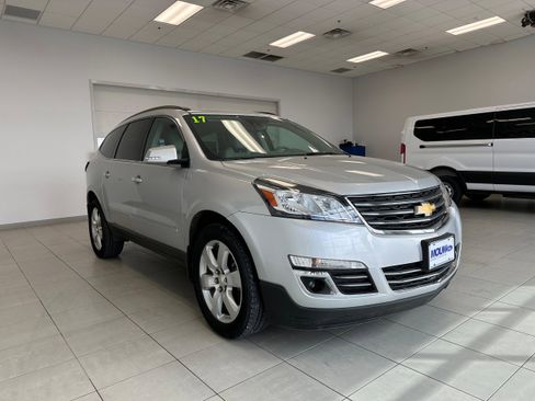Used 2017 Chevrolet Traverse Premier image 4