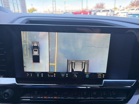 Used 2025 Chevrolet Silverado 2500 ZR2 w/ Technology Package AWD/4WD image 28