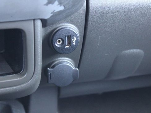 Used 2017 Nissan Frontier SV image 32