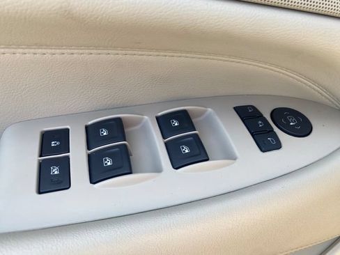 Used 2017 Cadillac Escalade Luxury AWD/4WD image 17