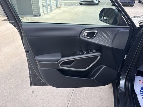 Used 2025 Kia Soul S image 10