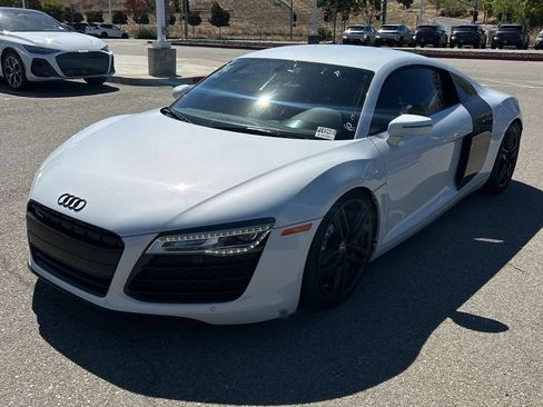 Used 2015 Audi R8 V8 w/ Extended Leather Package AWD/4WD image 2