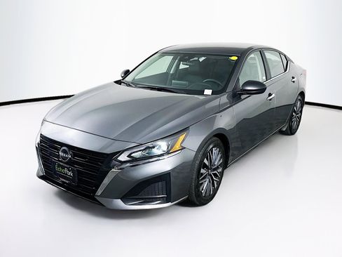 Used 2025 Nissan Altima 2.5 SV image 3