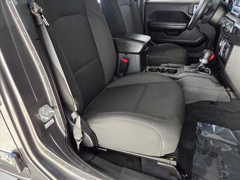 Used 2018 Jeep Wrangler Unlimited Sport S image 19