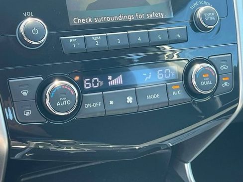 Used 2014 Nissan Altima 2.5 SV FWD image 30