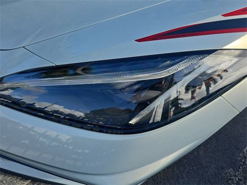 Used 2021 Chevrolet Corvette Stingray Premium Conv w/ Z51 Performance Package image 7