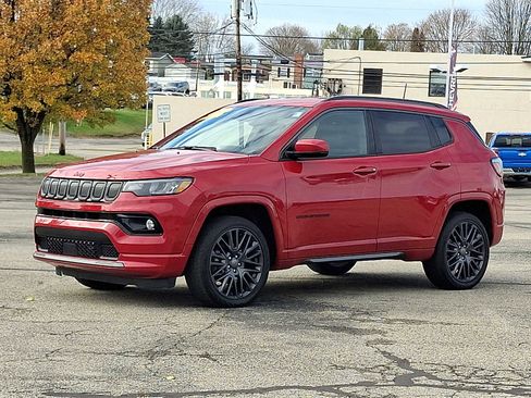 Used 2022 Jeep Compass Limited image 3