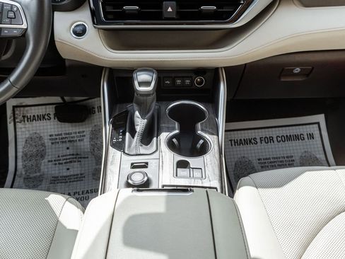 Used 2020 Toyota Highlander Platinum image 12