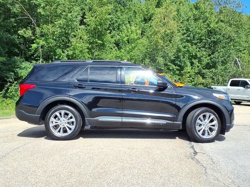 Used 2023 Ford Explorer XLT w/ Equipment Group 202A AWD/4WD image 3