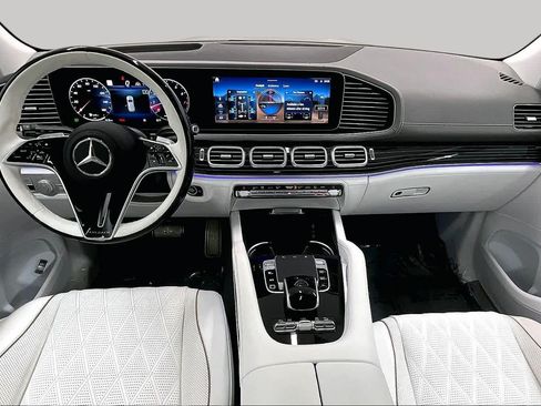 Used 2026 Mercedes-Benz Maybach GLS 600 4MATIC image 16