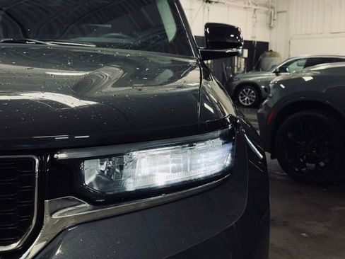 Certified 2023 Jeep Grand Cherokee Limited image 4