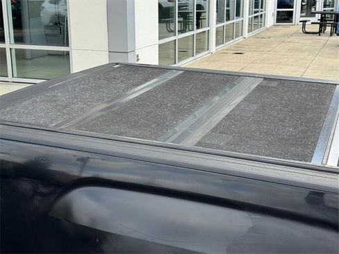 Used 2018 GMC Canyon SLE w/ SLE Convenience Package image 14