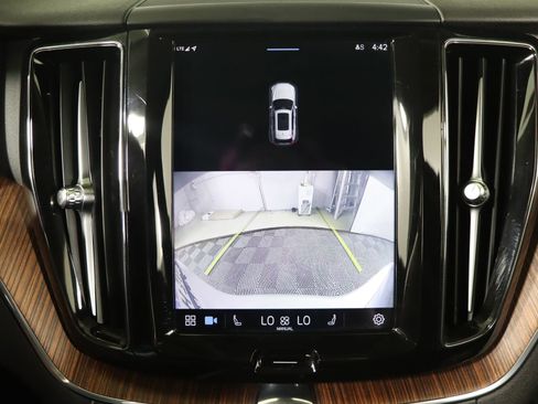 Used 2024 Volvo XC60 B5 Plus image 5