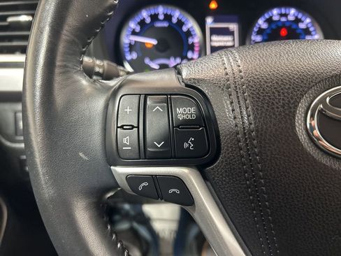 Used 2017 Toyota Highlander Plus image 31