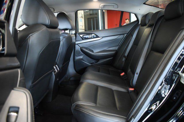Used 2020 Nissan Maxima 3.5 SV w/ Floor Mat Group FWD image 16