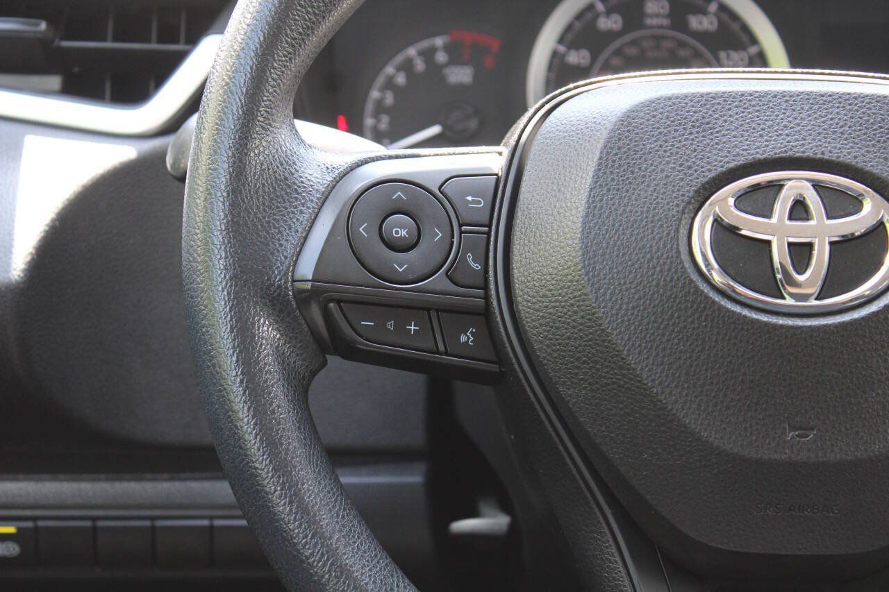 Used 2021 Toyota Corolla LE FWD image 32