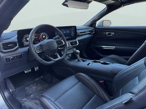 Used 2025 Ford Mustang Premium image 17