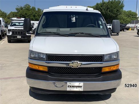 Used 2020 Chevrolet Express 3500 w/ Driver Convenience Package RWD image 12