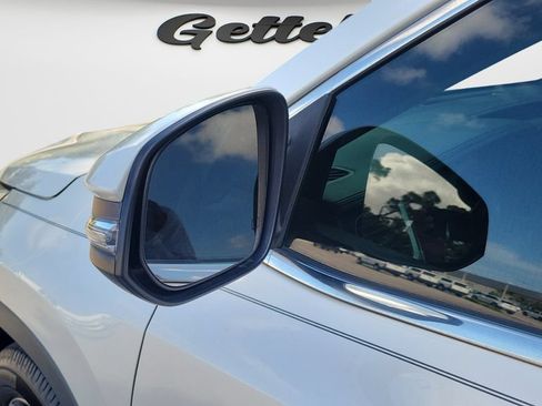 Used 2018 Toyota Highlander Plus FWD image 26