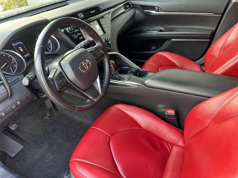 Used 2020 Toyota Camry SE image 9