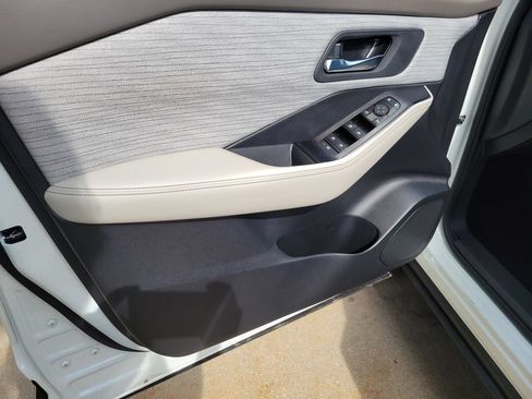 Certified 2023 Nissan Rogue SV AWD/4WD image 38