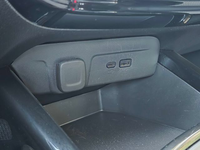 Used 2025 Chevrolet Trax LT FWD image 25
