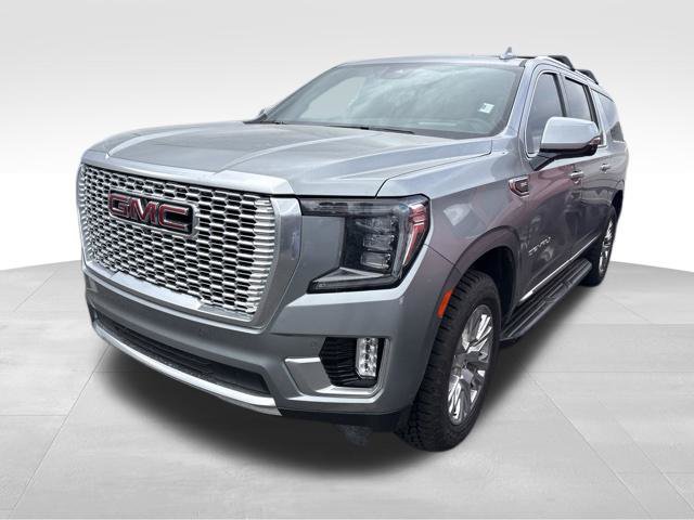 Used 2023 GMC Yukon XL Denali w/ Advanced Technology Package AWD/4WD image 1