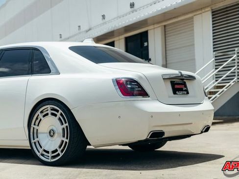 Used 2022 Rolls-Royce Ghost w/ Ghost Package image 39