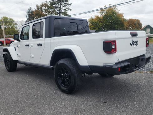 Certified 2021 Jeep Gladiator Willys image 7