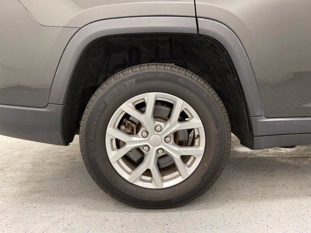 Used 2023 Jeep Grand Cherokee L Limited AWD/4WD image 7