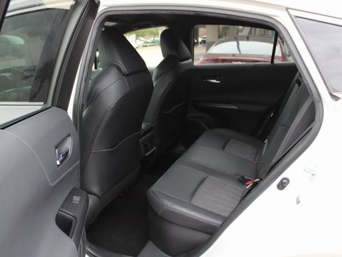 Used 2021 Toyota Venza XLE image 11