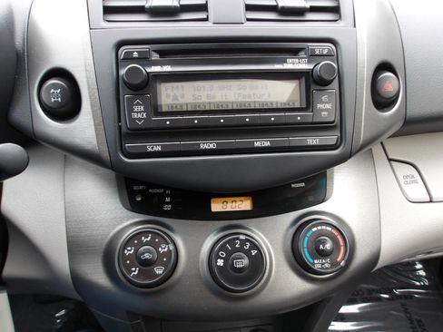 Used 2012 Toyota RAV4 LE w/ Upgrade Value Pkg image 19