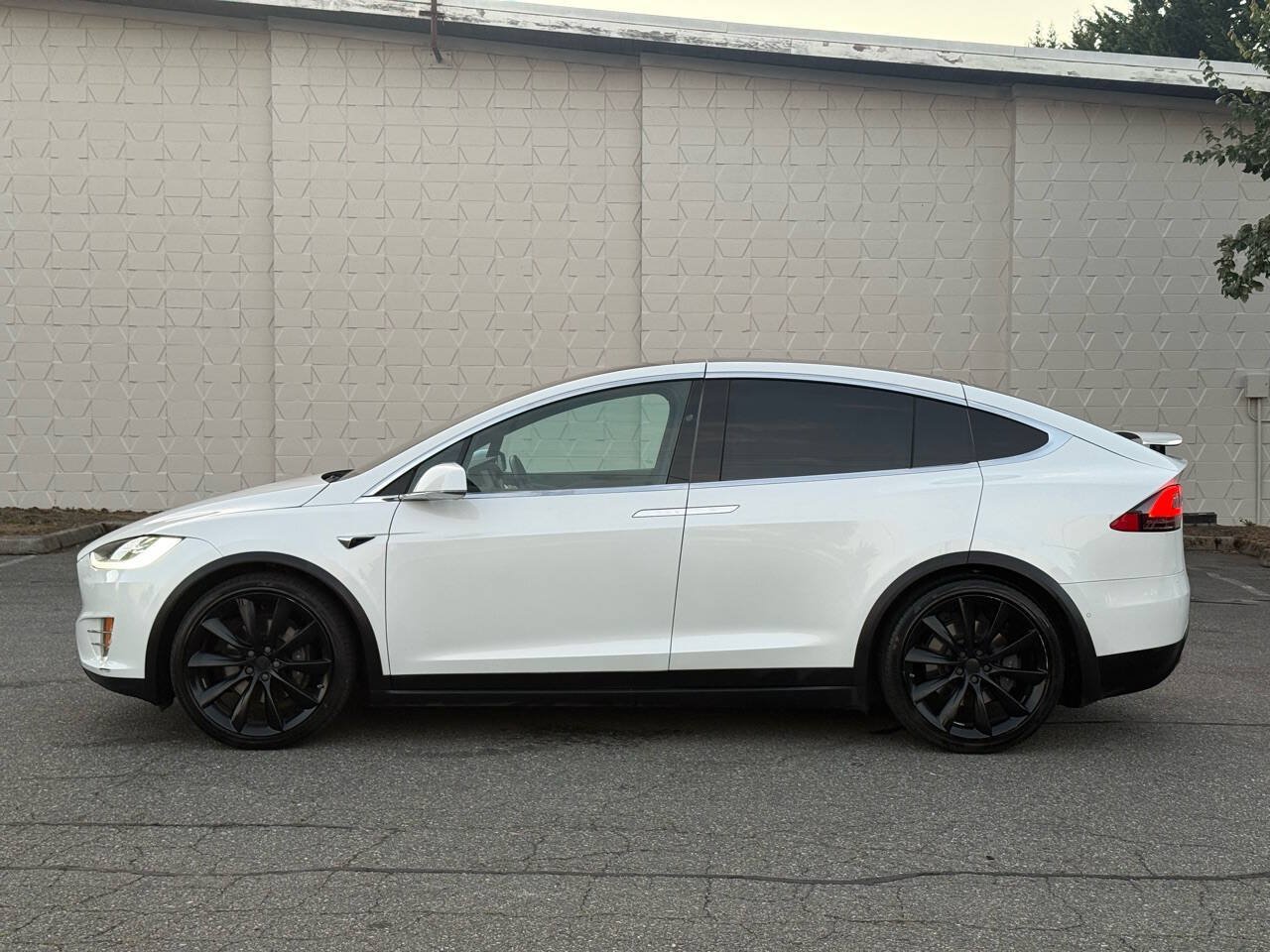Used 2018 Tesla Model X 100D AWD/4WD image 5