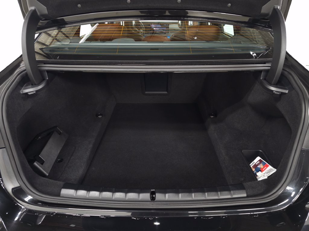 Used 2023 BMW 760i xDrive AWD/4WD image 5